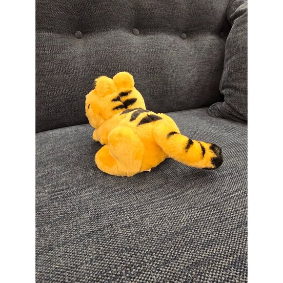 Laying down Garfield Plush - Picture 2 of 4